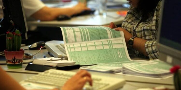 Η παγίδα της αλλαγής ΚΑΔ εν μέσω φορολογικών δηλώσεων: SOS από τους λογιστές: