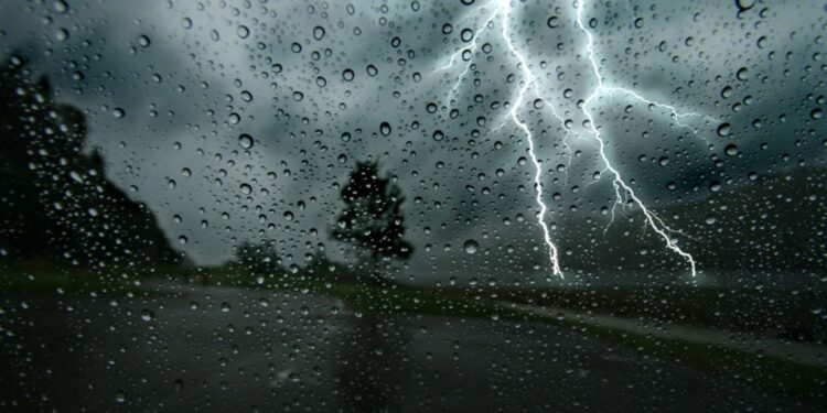 Σφοδρή κακοκαιρία σάρωσε τη χώρα: Τραγωδία σε Αττική και Κυνουρία