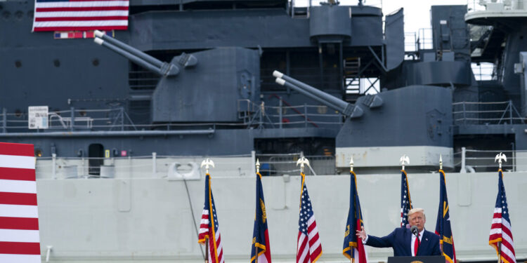 Πολιτική «σοκ και δέους»: Ο πρώτος χρόνος της δεύτερης θητείας Τραμπ στον Λευκό Οίκο