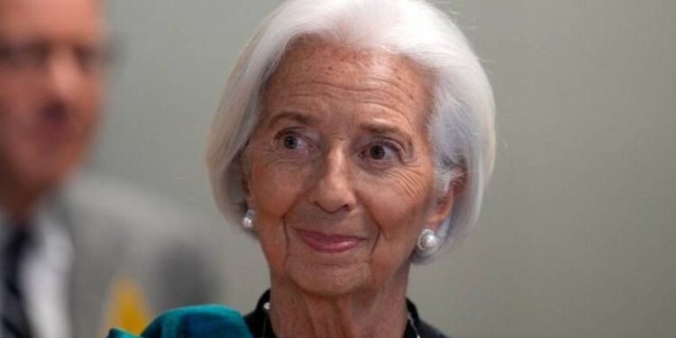 Financial Times: Οι πραγματικές αποδοχές της Κριστίν Λαγκάρντ στην ΕΚΤ αγγίζουν τις 726.000 ευρώ