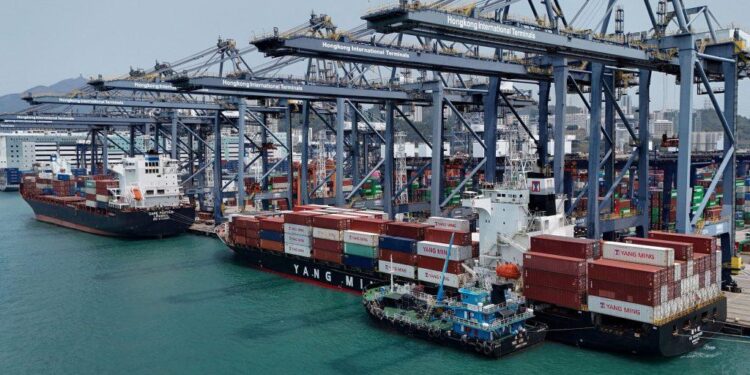 Εξαγωγές: Οριακή άνοδος τον Νοέμβριο 2025 – Σημαντική βελτίωση στο εμπορικό ισοζύγιο