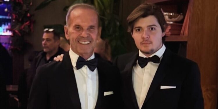 Ρεβεγιόν Πρωτοχρονιάς στα μπουζούκια για τον Πέτρο Κωστόπουλο με τον γιο του Μάξιμο