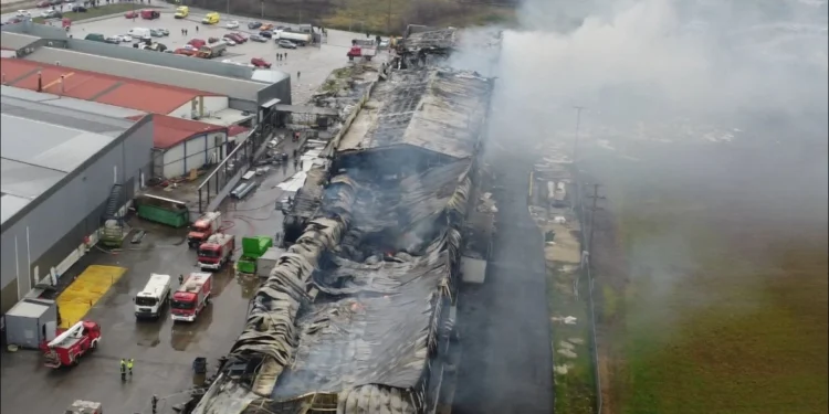 Τραγωδία στα Τρίκαλα: Εικόνες βιβλικής καταστροφής στο εργοστάσιο της «Βιολάντα»