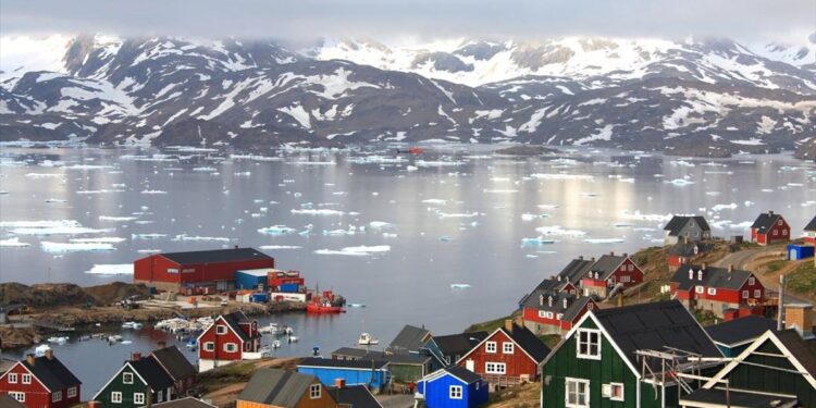 Reuters: Ο Τραμπ φέρεται να πρότεινε έως 100.000 δολάρια σε κάθε κάτοικο της Γροιλανδίας για ένταξη στις ΗΠΑ