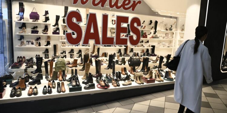 Ανοιχτά τα καταστήματα τις Κυριακές 18 και 25 Ιανουαρίου λόγω χειμερινών εκπτώσεων