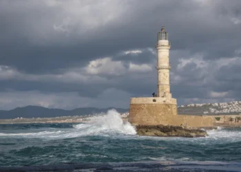 Επιδείνωση του καιρού με βροχές και θυελλώδεις νοτιάδες σήμερα Κυριακή