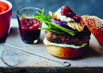 Πικάντικα αρνίσια Burger στον φούρνο: Για όσους θέλουν κάτι διαφορετικό από τα κλασικά