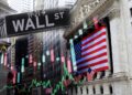 Wall Street σε νέα ιστορικά υψηλά παρά τις αβεβαιότητες – Ράλι σε Dow Jones και S&P 500