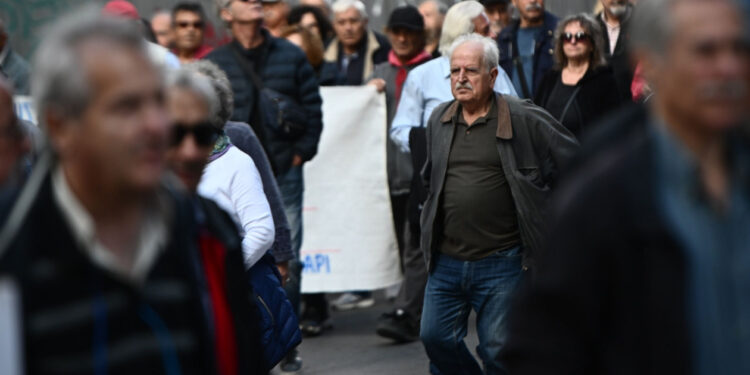 Σύνταξη: Μεγάλο όφελος για μισθωτούς με 35 έως 40 έτη ασφάλισης