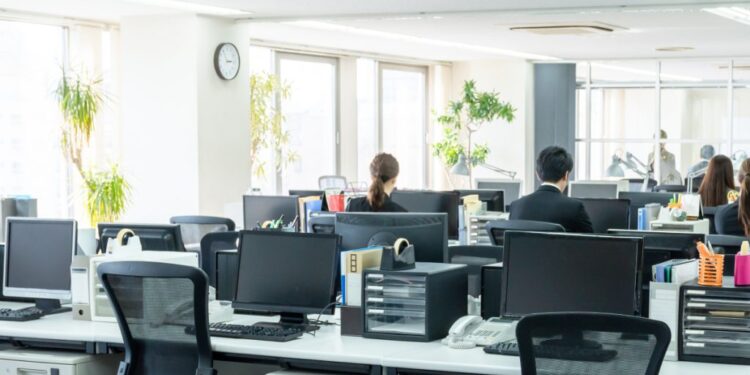 Μισθοδοσία 2026: Αυξήσεις στον ιδιωτικό τομέα λόγω φορολογικών ελαφρύνσεων