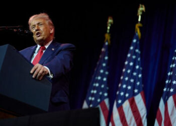 Ανησυχία για τη Γροιλανδία: Ο Τραμπ δεν αποκλείει τη χρήση στρατού για την «απόκτησή» της