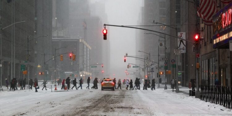 ΗΠΑ: Ιστορική χειμερινή καταιγίδα παραλύει τη χώρα – Στο σκοτάδι 670.000 νοικοκυριά και 10.000 ακυρώσεις πτήσεων