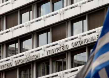 Αυστηρό μήνυμα ΥΠΟΙΚ για τα χρέη του Δημοσίου: Υπό εποπτεία οι φορείς που καθυστερούν πληρωμές