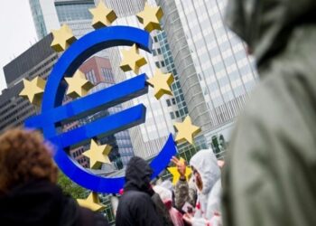 Βιομηχανία δύο ταχυτήτων: Η Ευρωζώνη βυθίζεται στη συρρίκνωση ενώ η Ασία ποντάρει στην τεχνητή νοημοσύνη