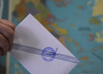 Επιστολική ψήφος: Πώς γίνεται η εγγραφή και ποιες είναι οι προθεσμίες