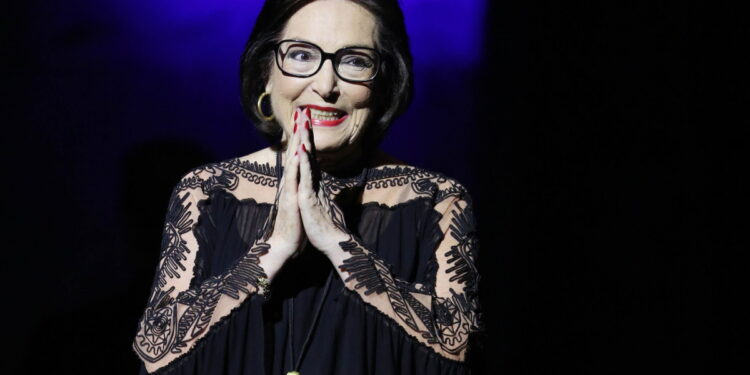 Παγκόσμια υπόκλιση στη Νάνα Μούσχουρη: Τιμάται με το κορυφαίο βραβείο στα γαλλικά Victoires de la Musique