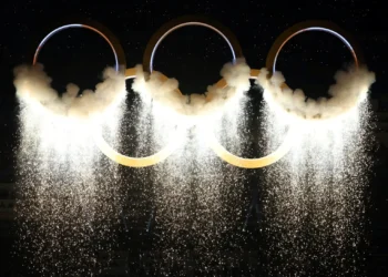 Χειμερινοί Ολυμπιακοί Αγώνες: Η ιστορική στιγμή με τους δύο ολυμπιακούς βωμούς