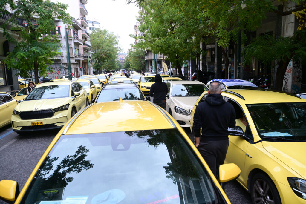 Αντιπαράθεση μεταξύ των παραδοσιακών ταξί και των υπηρεσιών Uber