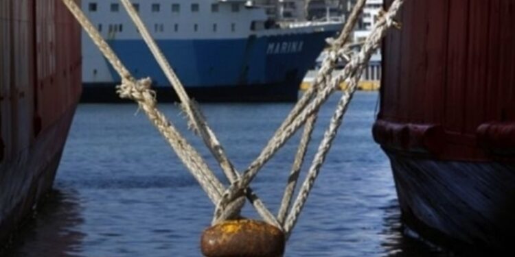 «Χειρόφρενο» στα λιμάνια: Σε ισχύ το απαγορευτικό απόπλου – Πού εντοπίζονται τα μεγαλύτερα προβλήματα