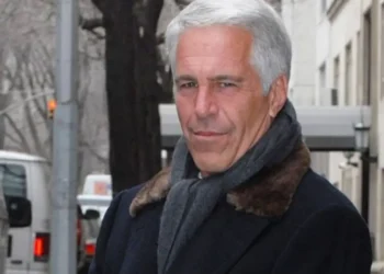 Όταν ο Επστάιν «σχολίαζε» το ελληνικό Δημοψήφισμα: Η εμπλοκή των Ρότσιλντ και τα emails για την ελληνική οικονομία