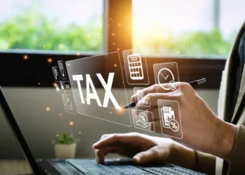 Ηλεκτρονική τιμολόγηση: Πρεμιέρα αύριο για τις μεγάλες επιχειρήσεις – Όλες οι προθεσμίες και τα τσουχτερά πρόστιμα