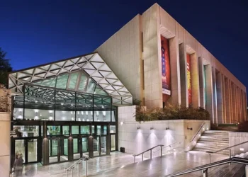 Η καρδιά της ψυχαγωγίας χτυπά δυνατά στην Αθήνα: Παραστάσεις και μουσικές εμφανίσεις