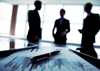 Πάνω από το «φράγμα» των 1.500 ευρώ το 2025 ο μέσος μισθός