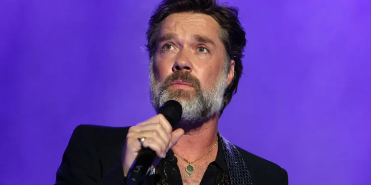 Ο Rufus Wainwright στην Αθήνα: Το παγκόσμιο φαινόμενο παρουσιάζει το «Dream Requiem» στο Μέγαρο Μουσικής