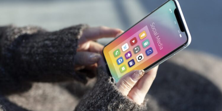 Λονδίνο: Απαγόρευση social media για παιδιά κάτω των 16 ετών εξετάζει η κυβέρνηση Στάρμερ