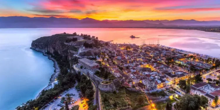 Ναύπλιο: H πιο ρομαντική παραθαλάσσια πόλη της Ελλάδας