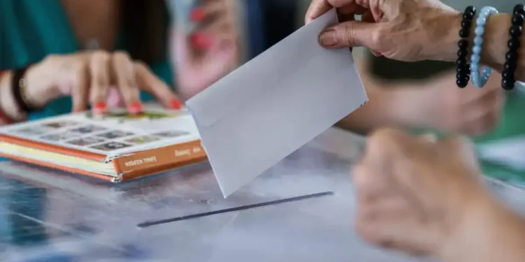 Επιστολική ψήφος: Πώς θα ψηφίζουν οι Έλληνες του εξωτερικού στις εθνικές εκλογές