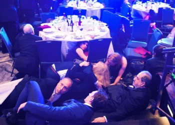 Τα κενά και οι προκλήσεις ασφαλείας μετά τους πυροβολισμούς σε απόσταση αναπνοής από τον Τραμπ