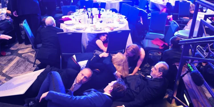 Τα κενά και οι προκλήσεις ασφαλείας μετά τους πυροβολισμούς σε απόσταση αναπνοής από τον Τραμπ