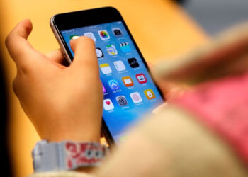 Πως θα γίνει  απαγόρευση πρόσβασης στα social media για παιδιά κάτω των 15 ετών