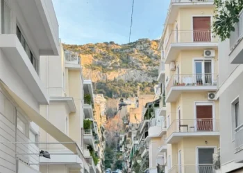 Οι Αθηναίοι ξοδεύουν ένα μηνιάτικο μόνο για το ενοίκιο – Η Ελλάδα στη 2η θέση των αυξήσεων στην ΕΕ