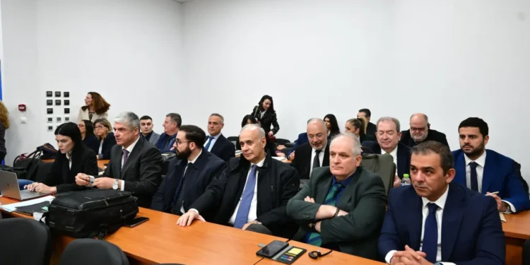 Συνεχίζεται σήμερα η δίκη για τα Τέμπη – Τι προβλέπει η νέα διάταξη της προέδρου