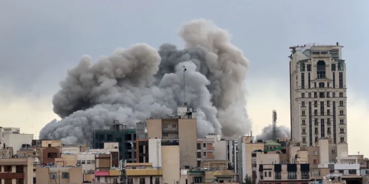 Τραμπ: «Το Ιράν ζήτησε κατάπαυση του πυρός» – Tεχεράνη: «Ψευδής και αβάσιμος ισχυρισμός»