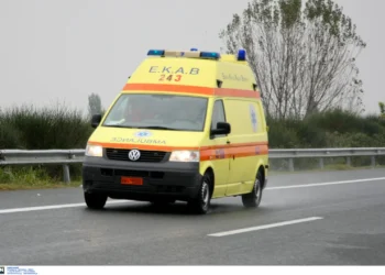 Ρόδος: «Το παιδί αγχώθηκε πολύ, είχε τάση λιποθυμίας» – Τι λέει ο πατέρας του 15χρονου που τραυματίστηκε στο χέρι από κροτίδα