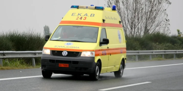 Ρόδος: «Το παιδί αγχώθηκε πολύ, είχε τάση λιποθυμίας» – Τι λέει ο πατέρας του 15χρονου που τραυματίστηκε στο χέρι από κροτίδα