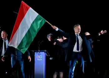 Ουγγαρία: Ποιος είναι ο Πέτερ Μάγιαρ που πήρε το «τιμόνι» από τον Βίκτορ Όρμπαν μετά από 16 χρόνια