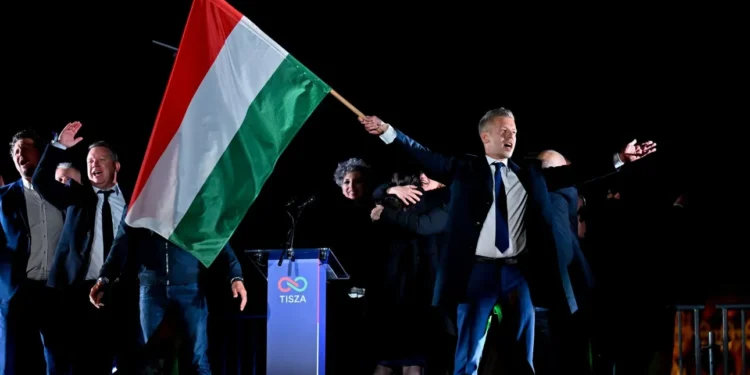 Ουγγαρία: Ποιος είναι ο Πέτερ Μάγιαρ που πήρε το «τιμόνι» από τον Βίκτορ Όρμπαν μετά από 16 χρόνια