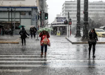 Καιρός: Ισχυρές βροχές σε έξι περιοχές – Αφρικανική σκόνη σε Κρήτη, Κυκλάδες, Δωδεκάνησα