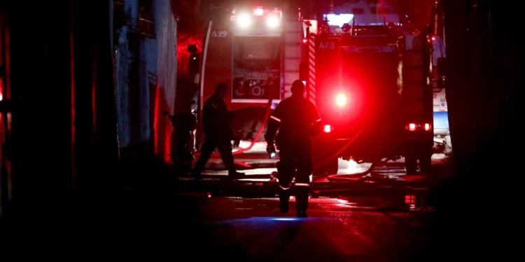 Τραγωδία στην Πάτρα: 58χρονος έβαλε φωτιά στο σπίτι του και αυτοπυροβολήθηκε λίγο πριν από την κηδεία της αδελφής του