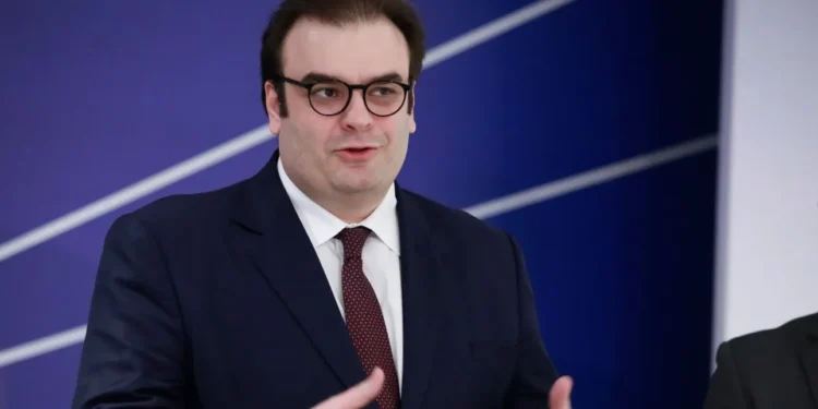 Πιερρακάκης για αύξηση κατώτατου μισθού από σήμερα: «Η αρχή για διαρκή στήριξη