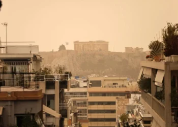 Καιρός: Αφρικανική σκόνη και λασποβροχές σήμερα – Από πότε έρχεται η βελτίωση