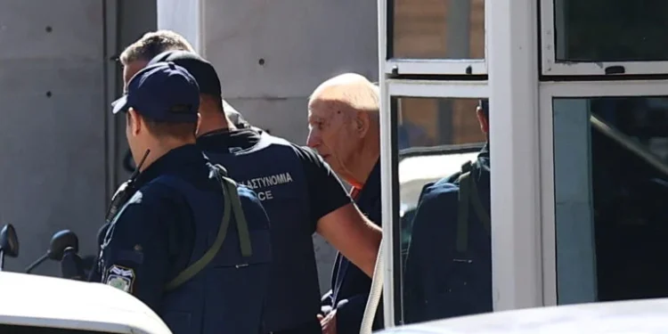 Ποινική δίωξη για κακουργήματα στον 89χρονο για τους πυροβολισμούς σε ΕΦΚΑ και Εφετείο