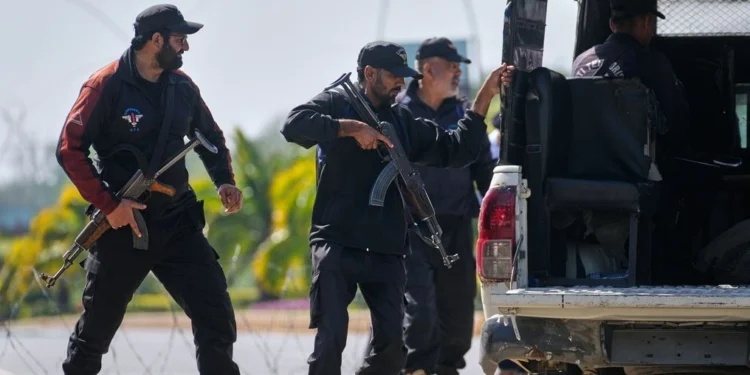 Αρχίζουν οι συνομιλίες ΗΠΑ – Ιράν στο Πακιστάν: Οι πιέσεις Τραμπ και οι όροι της Τεχεράνης