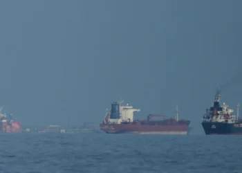 Οι ΗΠΑ σφίγγουν τον κλοιό στο Ιράν και κλείνουν όλα τα λιμάνια και τα Στενά του Ορμούζ