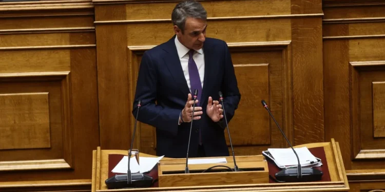 Βουλή: Αντιπολιτευτικά πυρά για ΟΠΕΚΕΠΕ και υποκλοπές – Εκλογές το ’27 διαμηνύει ο Μητσοτάκης