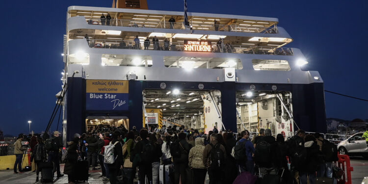 Κορυφώνεται η έξοδος του Πάσχα από τα λιμάνια – Β. Κικίλιας: «Με ασφάλεια και τάξη θα ταξιδέψουμε και θα επιστρέψουμε»